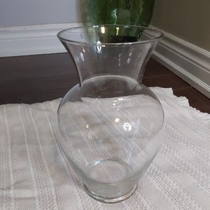 Glass vase (clear) centerpiece ready